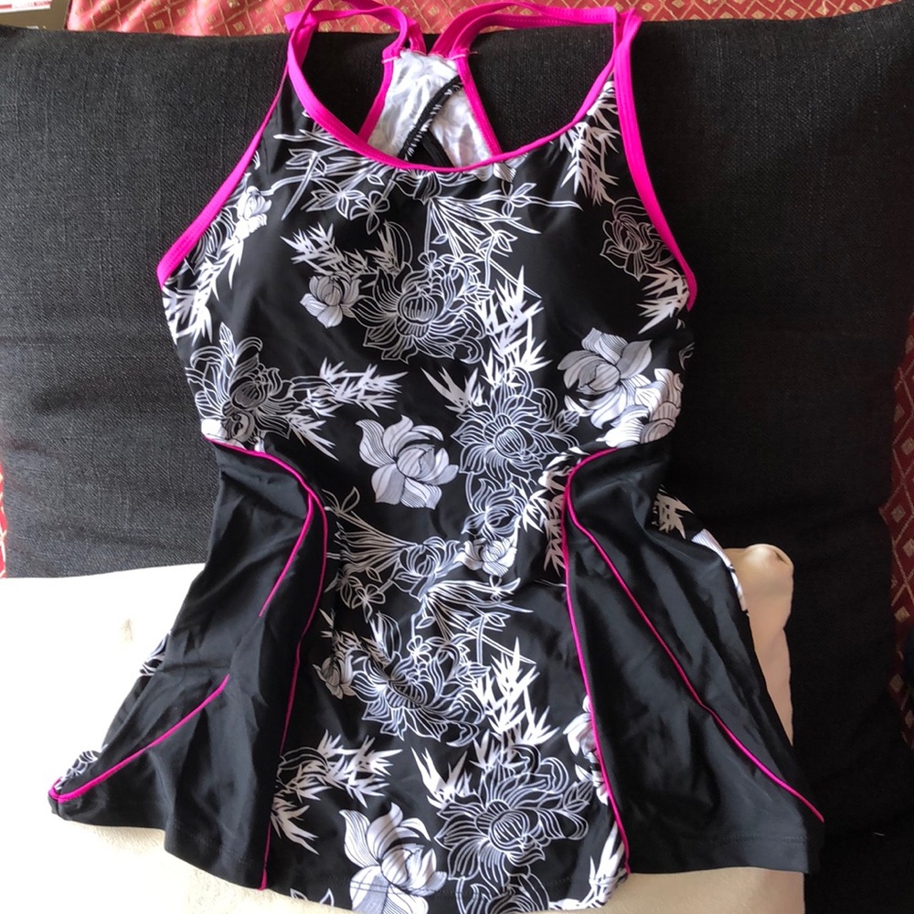NWOT 2 piece swimsuit attire/ yoga